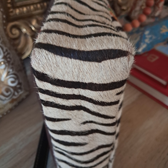 Zebra Print Horse Hair Crossbody Bag with Multicolor Stripe - Picture 11 of 16